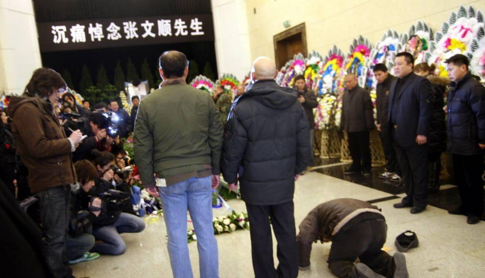 退社之象尽显?张文顺先生葬礼上,早就预示了谁才是"忠臣孝子"