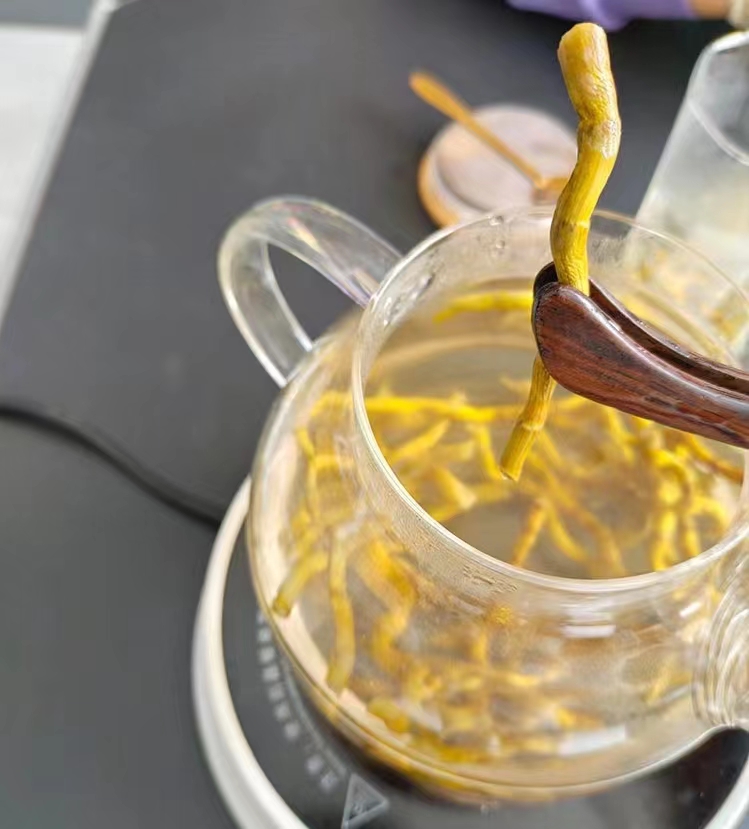 小谢霍山石斛教您如何正确泡水喝石斛?