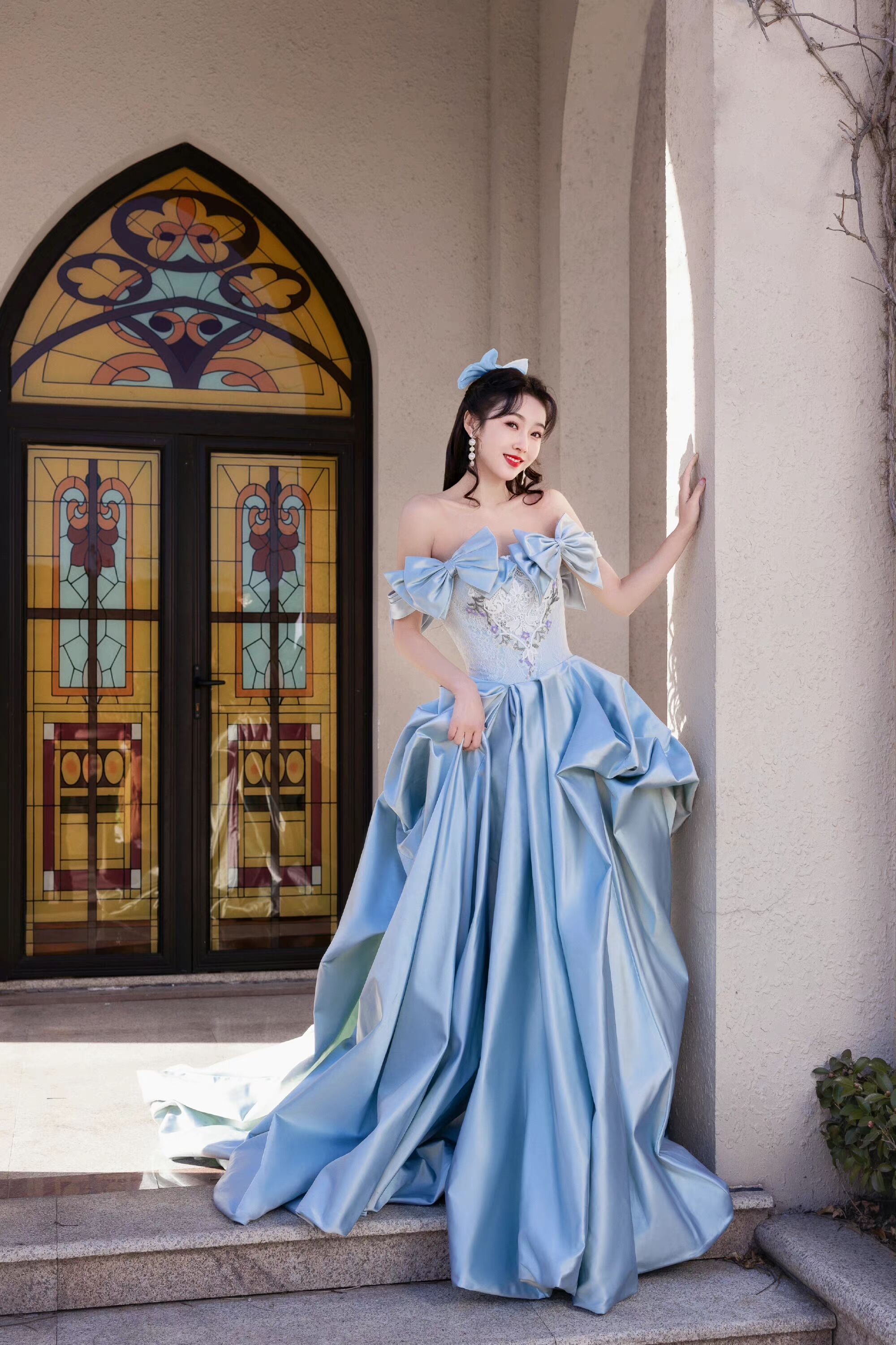 这才是真正的"在逃公主"!穿上蓝色礼服裙的宣璐,好让人心动