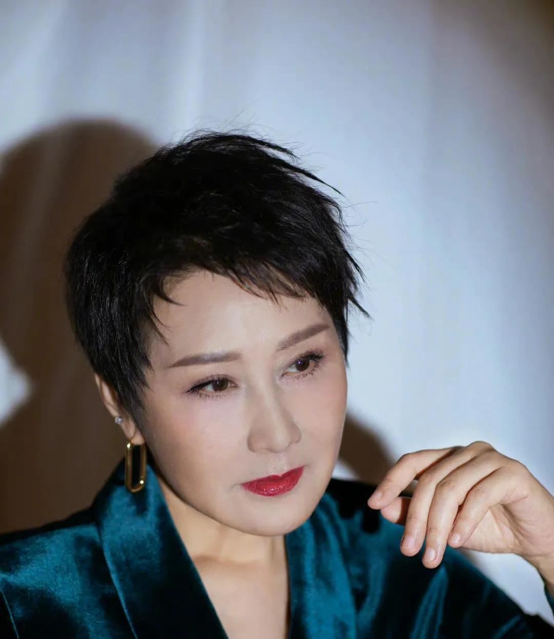 演员谢兰:为照顾聋哑父母一直不敢要孩子,39岁才当上妈妈