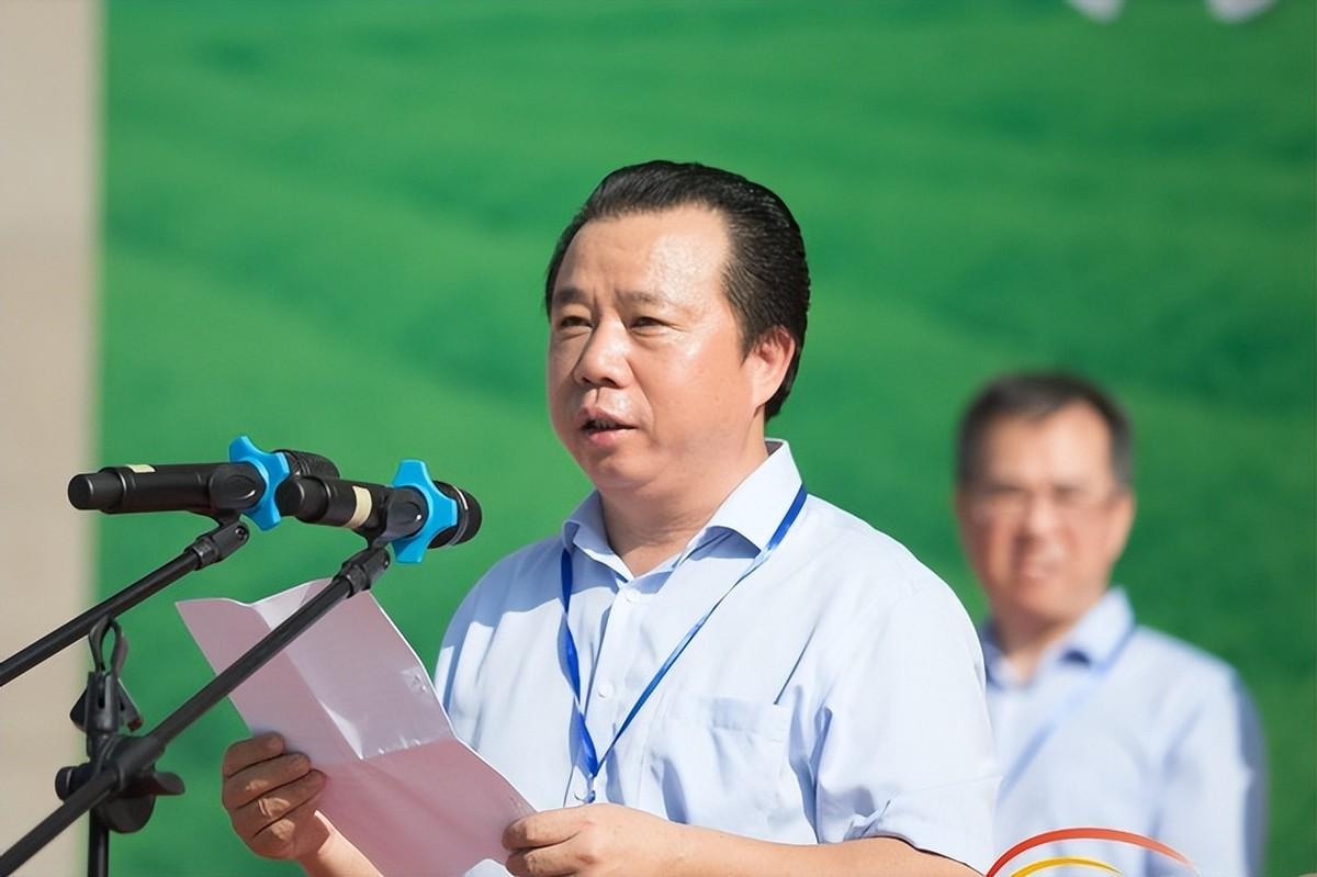 纪实:广东"巨贪"杨思涛:35岁担任军职,在美国有30套豪宅