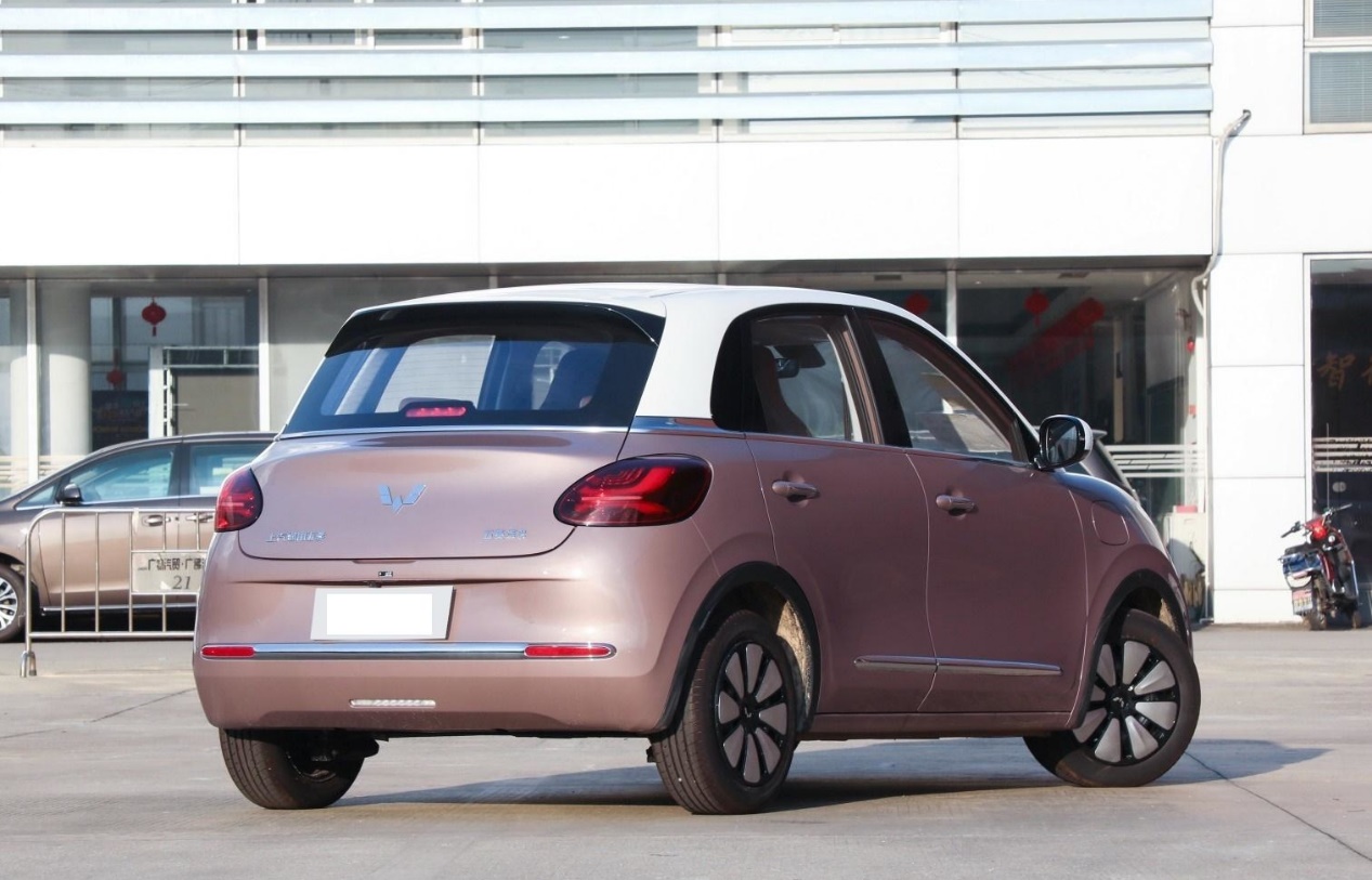 四门加长版"五菱mini"实车到店!外观时尚还很亲民,续航410km