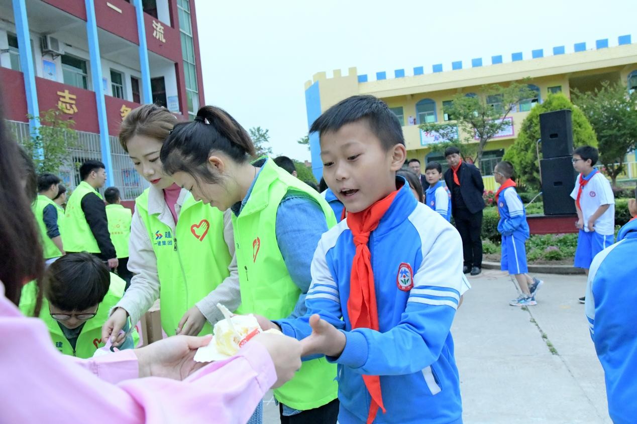 兴平十一建小学图片