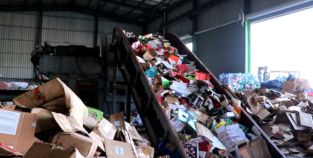 "双11"刚结束,"双12"又登场,快递包装浪费成大难题!