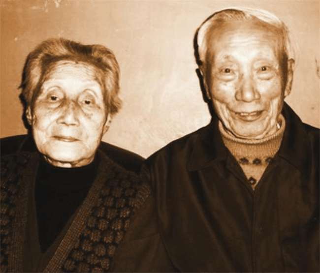 台湾老兵接到发妻情书,得知其再婚遭遇后决然返乡:我用余生陪你