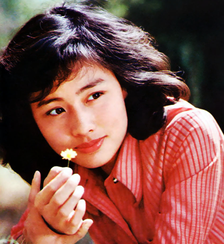 一嫁演员祝延平,二嫁杜淳老爸杜志国,如今与儿子相依为命