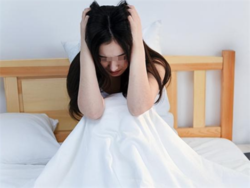 2013年,福建一原配当街捅杀小三,事后淡定走进派出所自首