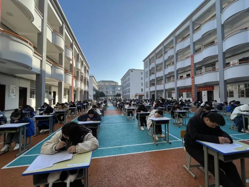 安徽明珠学校:秋季期中考试 以考促学定目标,策马扬鞭正少年
