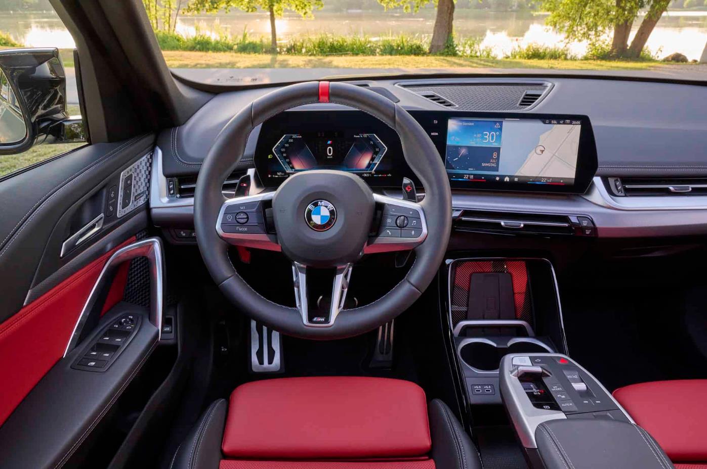 2024款宝马x1 m35i,300马力,四排气,百公里加速5.4秒