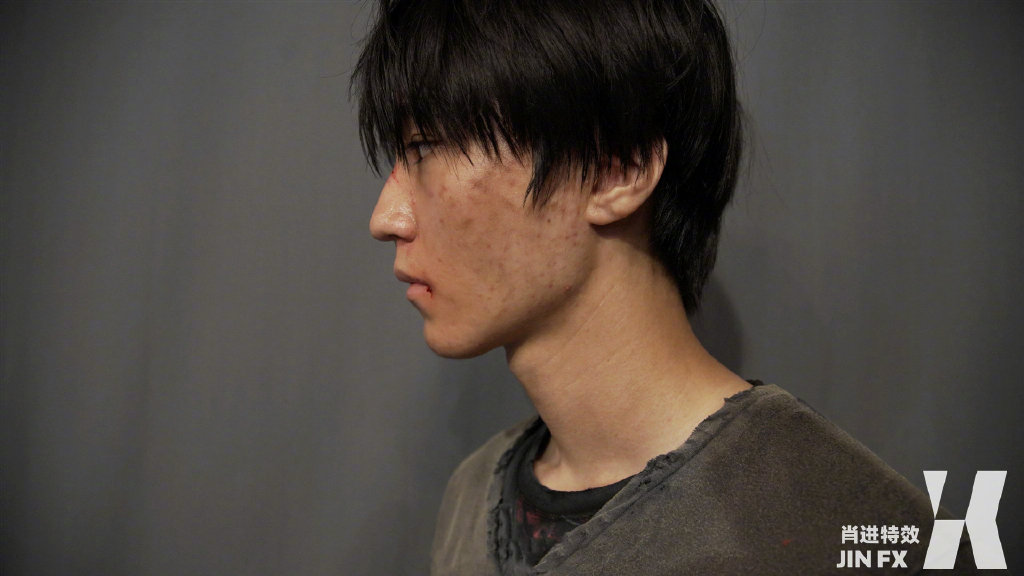 《断·桥》王俊凯伤效妆曝光,看着真疼,一双绝望眼神太刺痛人