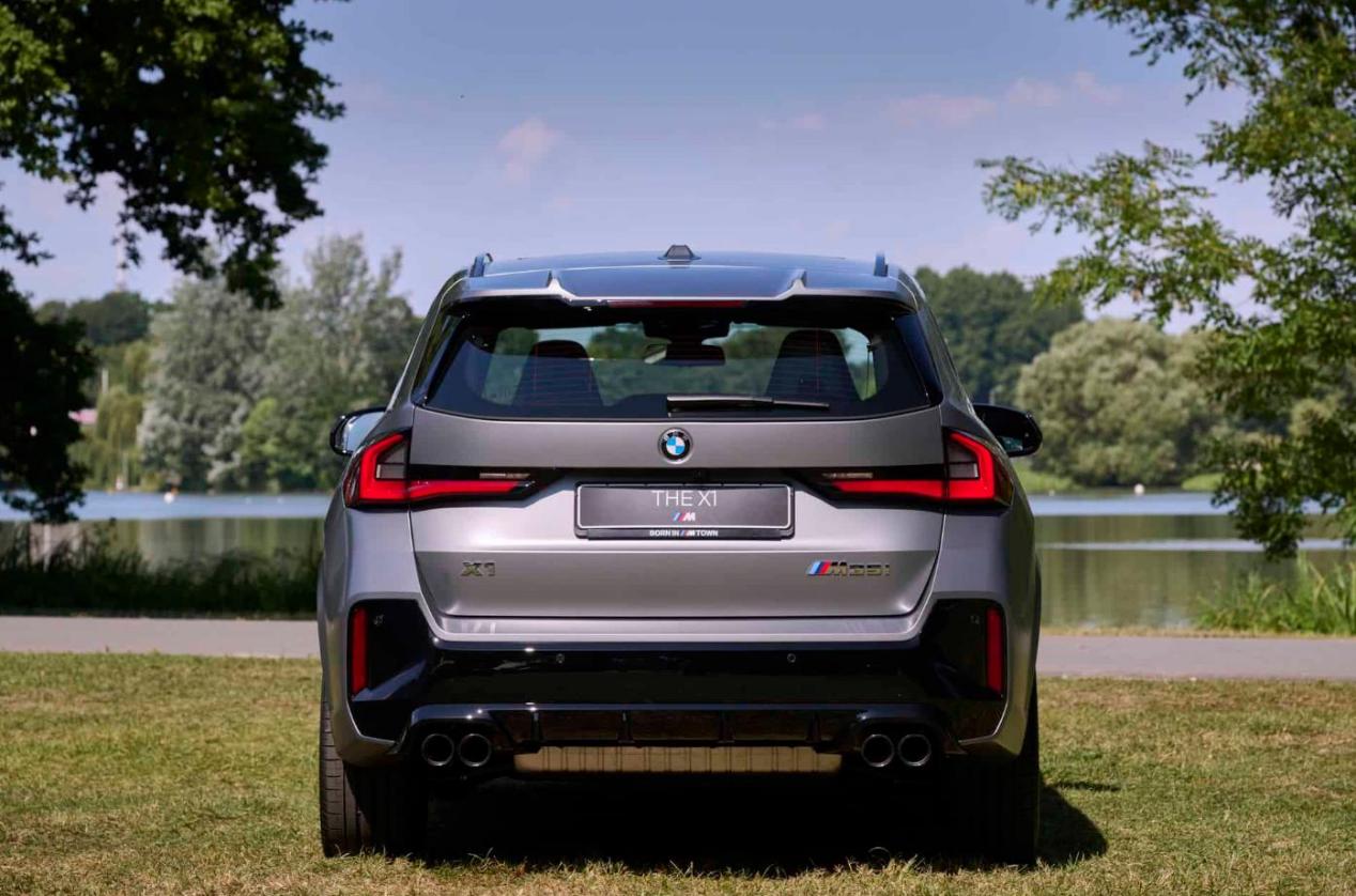 2024款宝马x1 m35i,300马力,四排气,百公里加速5.4秒