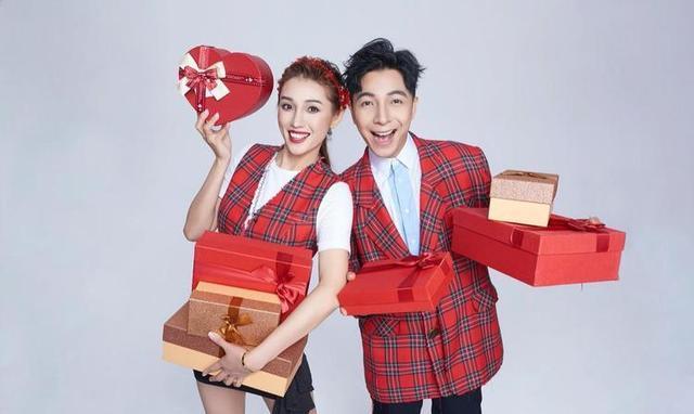 广东夫妇在直播中极力推荐消费者选择分期付款来购买产品