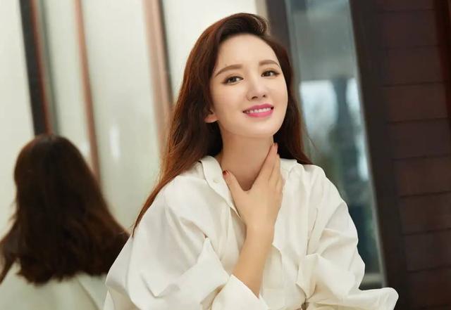 荒唐女制片人张皓炘糟蹋多名男星,还曝光了照片