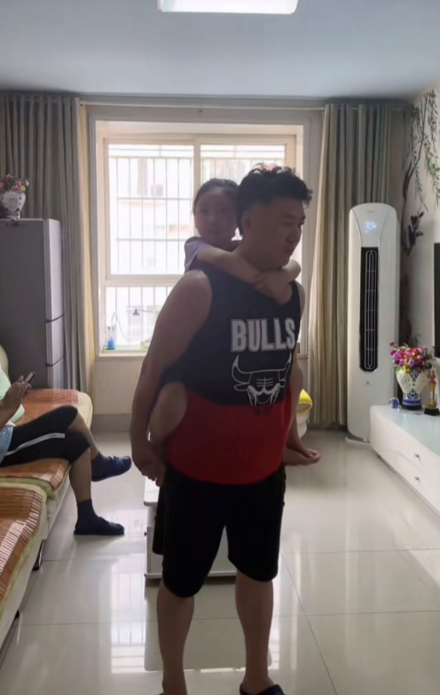 突发!名主持张敏健官宣离职,自曝跟台里不和,没钱养儿女仍租房