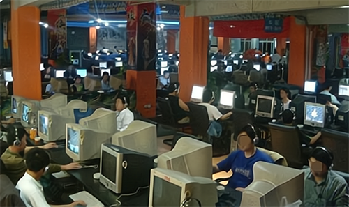 北京蓝极速网吧纵火案:四名学生因上网被拒,恶意纵火致25人死亡