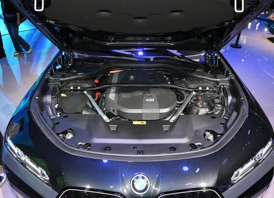 宝马760le你猜猜要多少钱?181.9万,4.3秒破百还不如极氪001