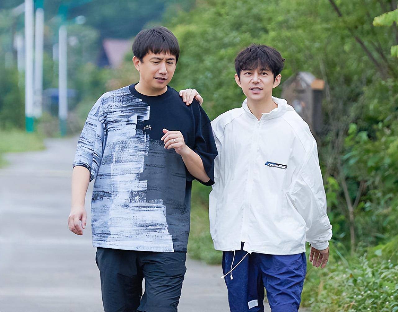 《向往7》何炅黄磊揭秘,张子枫张艺兴退出原因,真成最终季?