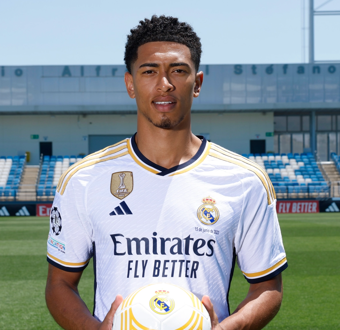 贝林汉姆输给了曼联转会目标,成为德甲最佳球员