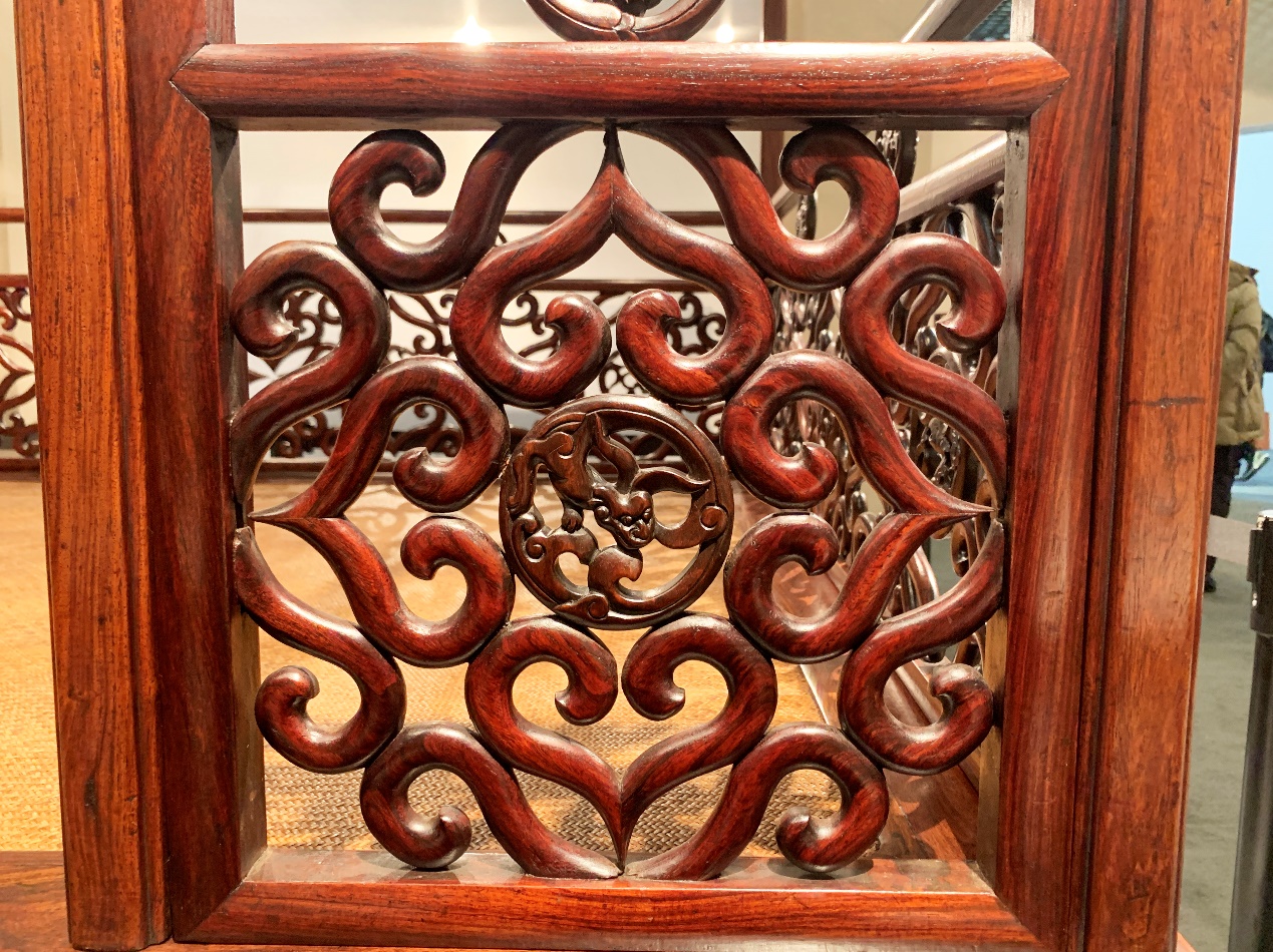 只斗簇不攒接,黄花梨四合如意团螭纹