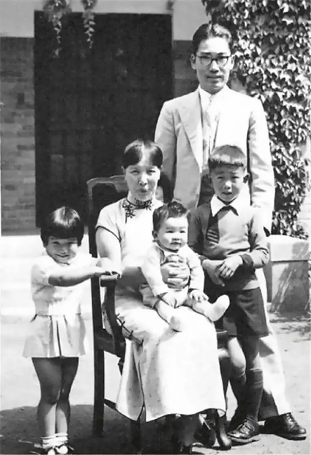 王世瑛分娩在即,好友冰心给身在美国的丈夫报喜,不料喜讯变噩耗