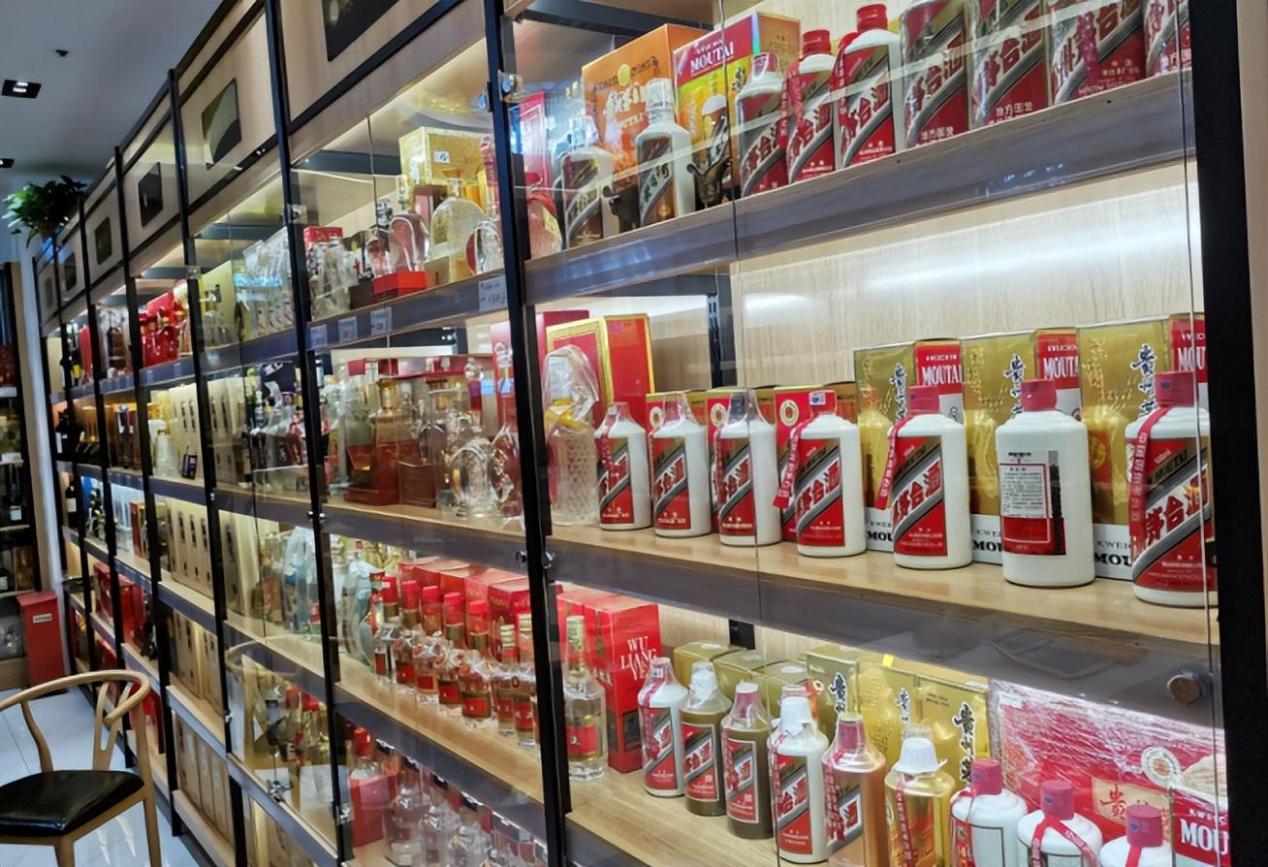 大润发飞天茅台1499,遭排队疯抢,为何别处要3000多?酒都一样吗