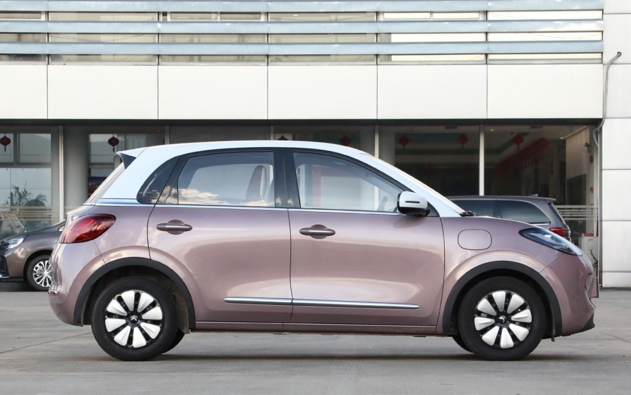 四门加长版"五菱mini"实车到店!外观时尚还很亲民,续航410km