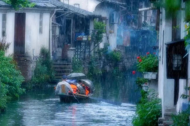 雨中江南美景图片