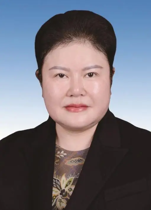 案例:贵州厅级母老虎被查,履历曝光不一般,从教师到部长的转变