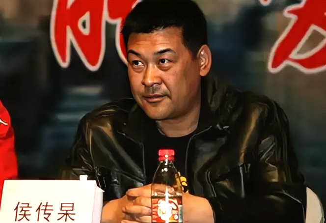 侯传杲和妻子结婚多年,二人互相理解,感情一直很好