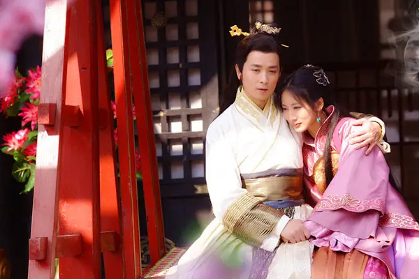 《绝爱之城》十三月篇,看似悲哀的莺哥,也曾被人捧在手心