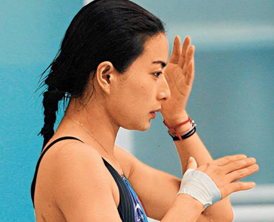 郭晶晶直播带货哄抬物价,几块钱儿童袜卖到399,这是镶金子了吗