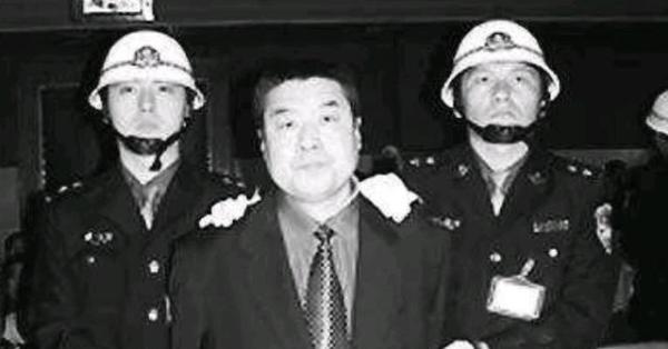 2001年芜湖市委原常委,政法委原书记周其东雇凶杀死十余年情人