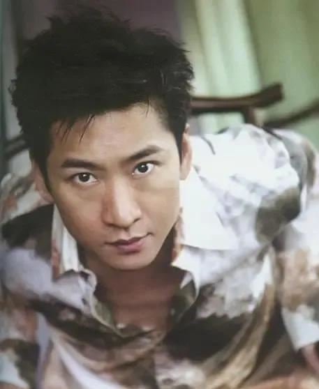 周杰:长相帅气戏也好,53岁依旧未婚,不缺女朋友