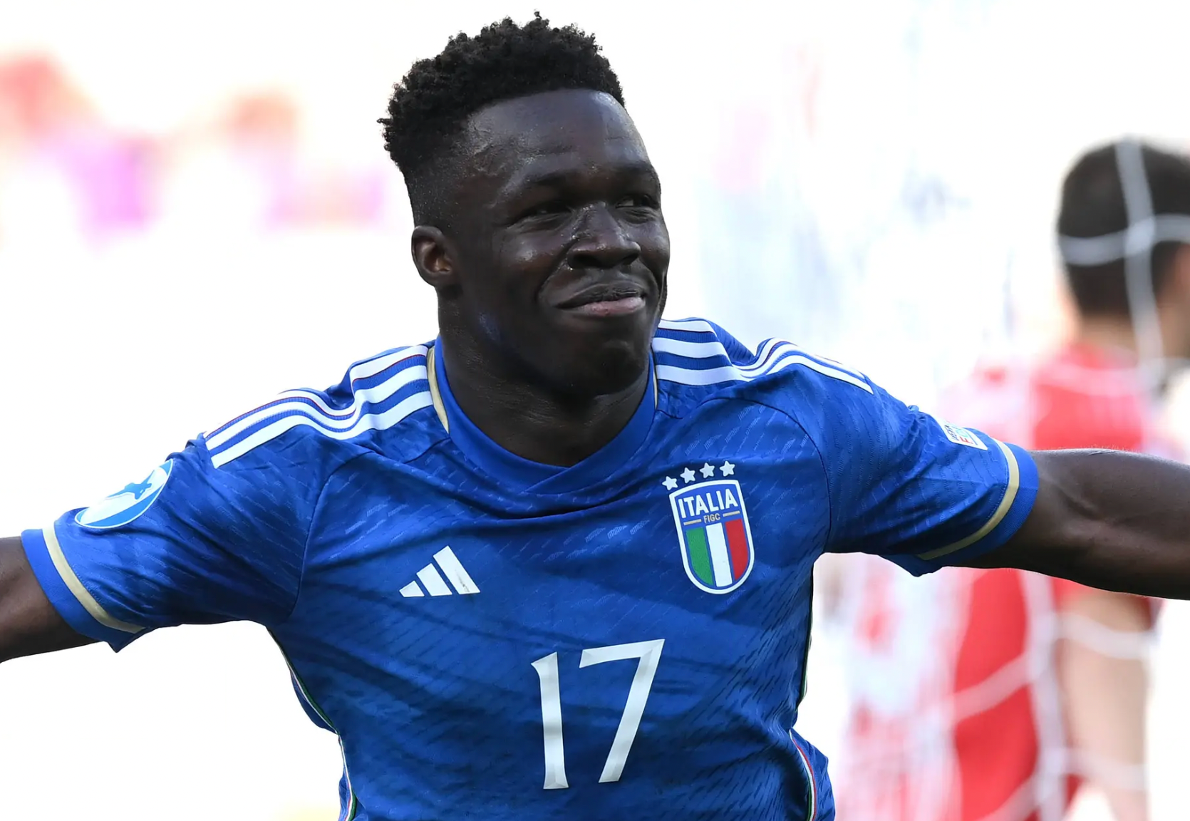 他们的首要目标是法国前锋穆萨·登贝莱