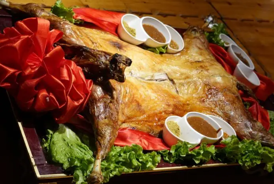 烤全羊之王!新疆美食的代表,为什么能风靡全国?
