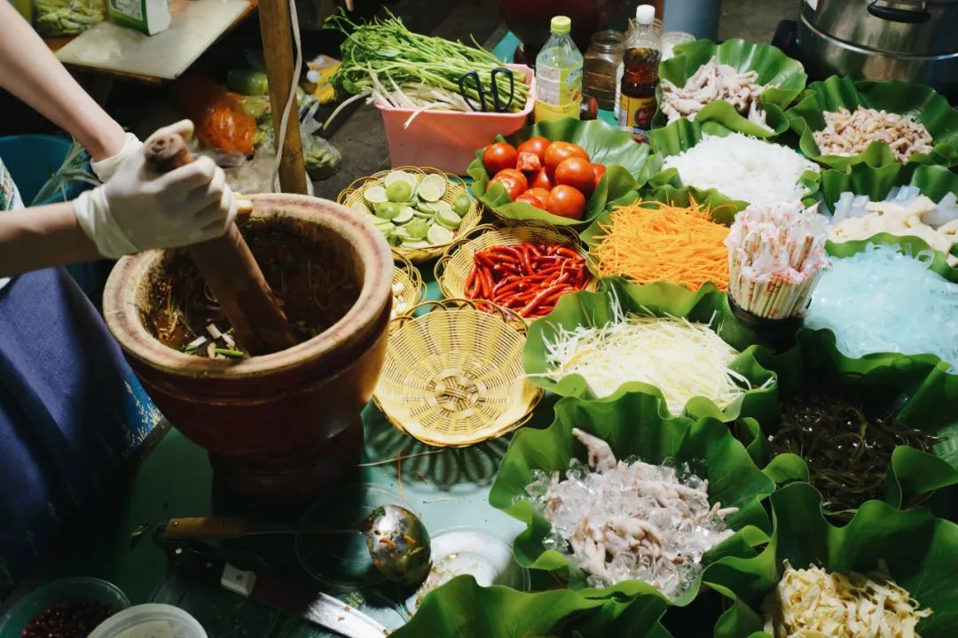 西双版纳星光夜市,充满美食诱惑和异域风情的集市
