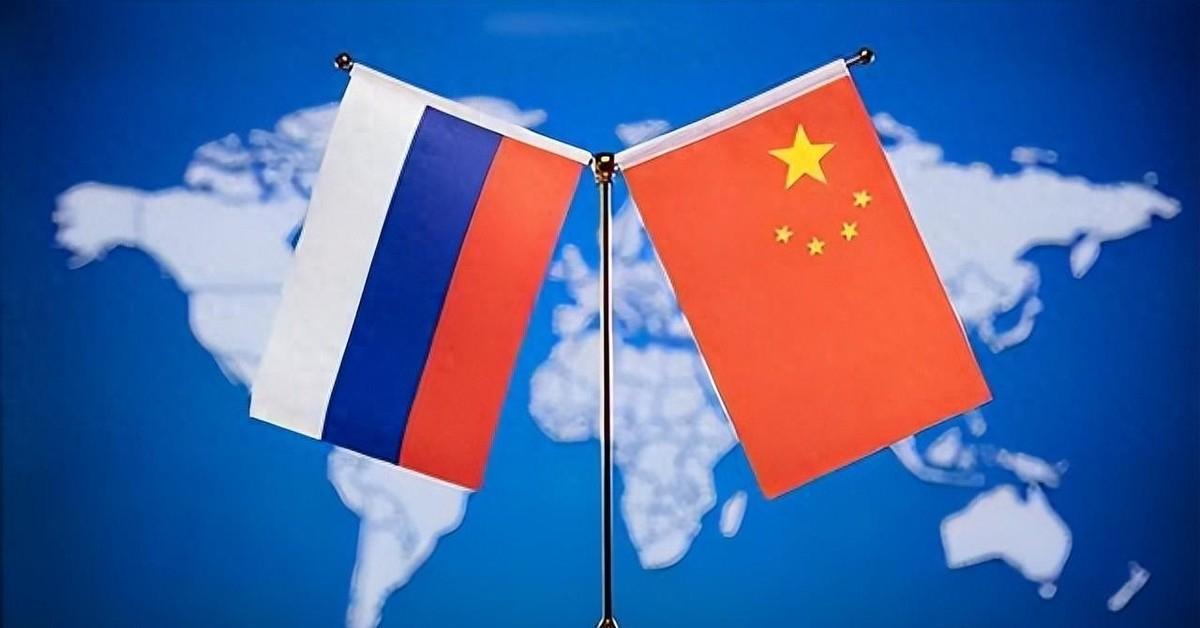 和俄罗斯总统会谈结束后,我方赶紧搬走会场布置的花卉并进行更换