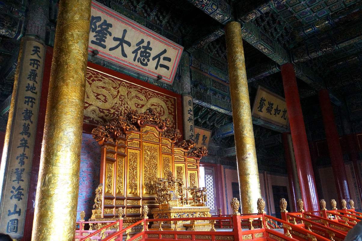 故宫的龙椅为何无人敢坐?民间流传着一个传闻,至今无法解释