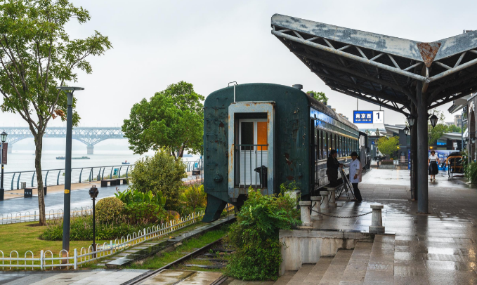 南京下关火车站,文化已有100多年,绿皮火车