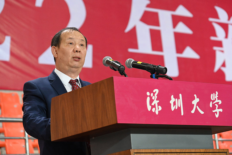 深圳大学校长遭抹黑,原因只是毕业典礼通篇读稿,荒谬!