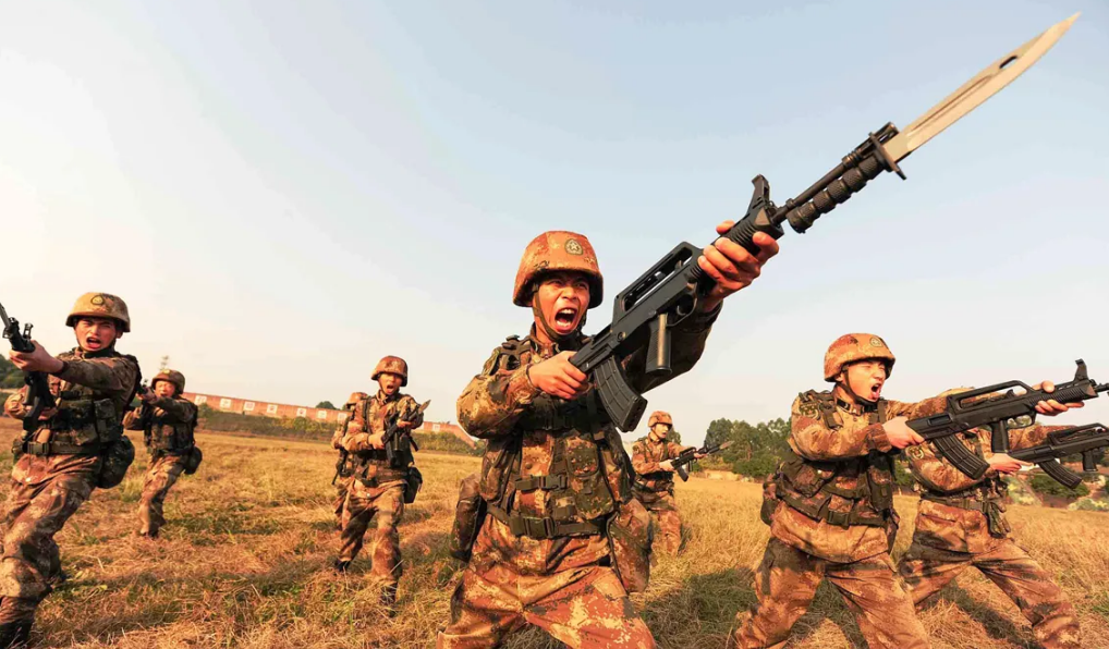 军人肌肉对比:美国大兵壮硕,中国军人紧实,印度画风就不一样了