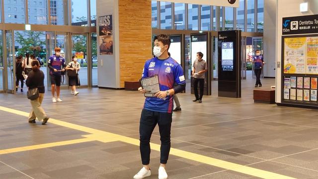 张稀哲"戴帽"还在延续,希望之星留洋10分钟,准国脚成传单员?