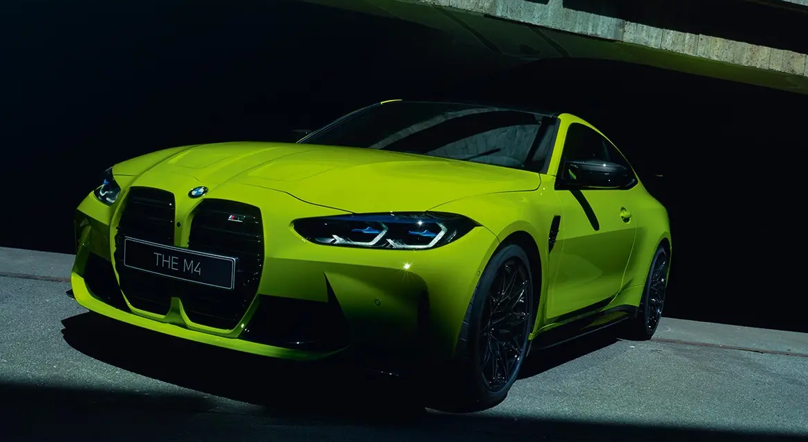 换装一体式悬浮曲面屏,新款宝马m4家族上市,89.39万元起售