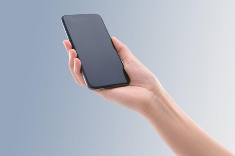 我退休金6千带孙子8年,在儿媳妇无意聊天中,我当天离开