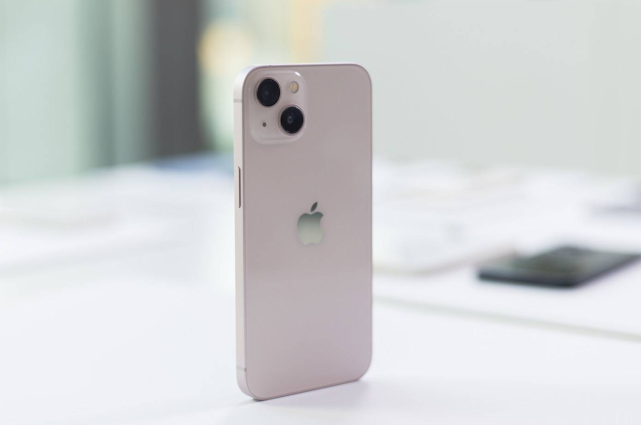 iPhone 13降价千元,消费者“疯狂”购买,销量接近200万台!