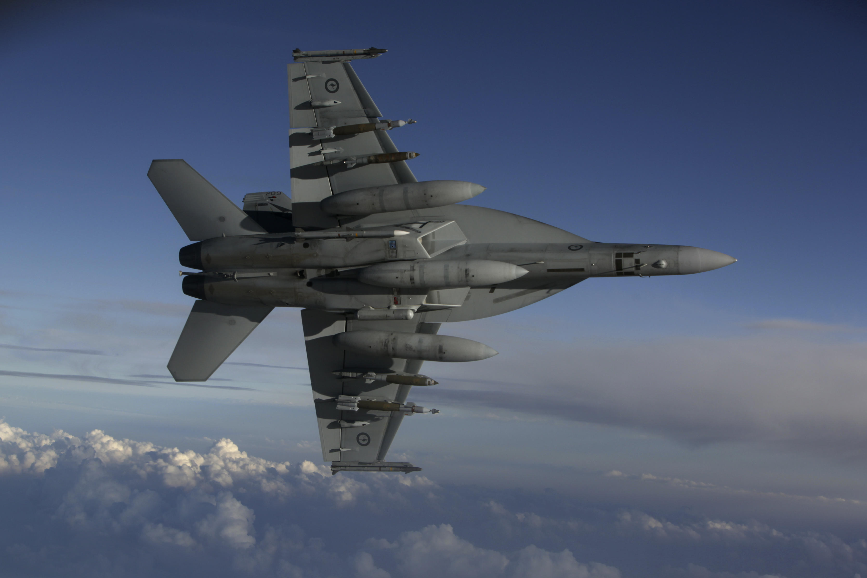 f/a-18大黄蜂,打天打地多用途!1983年至今美海军绝对主力战机