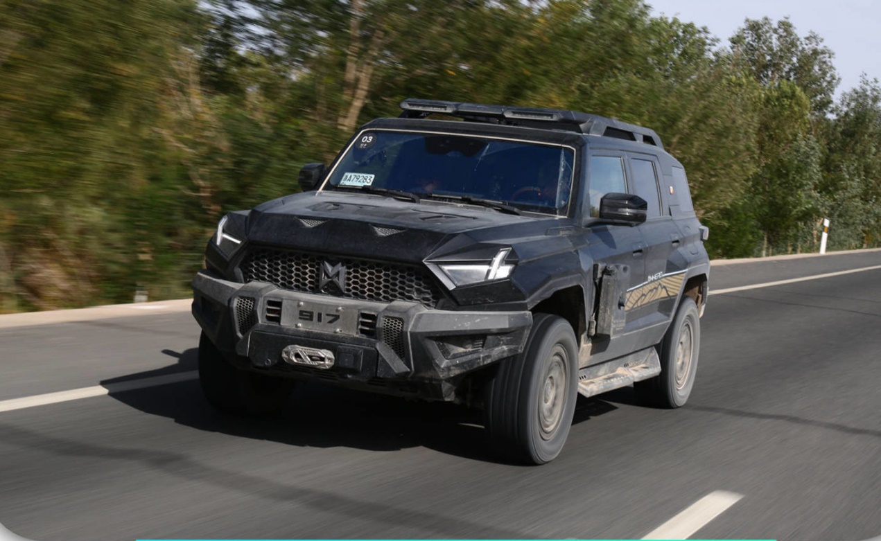 首台新能源豪华硬派越野!猛士917全能试驾