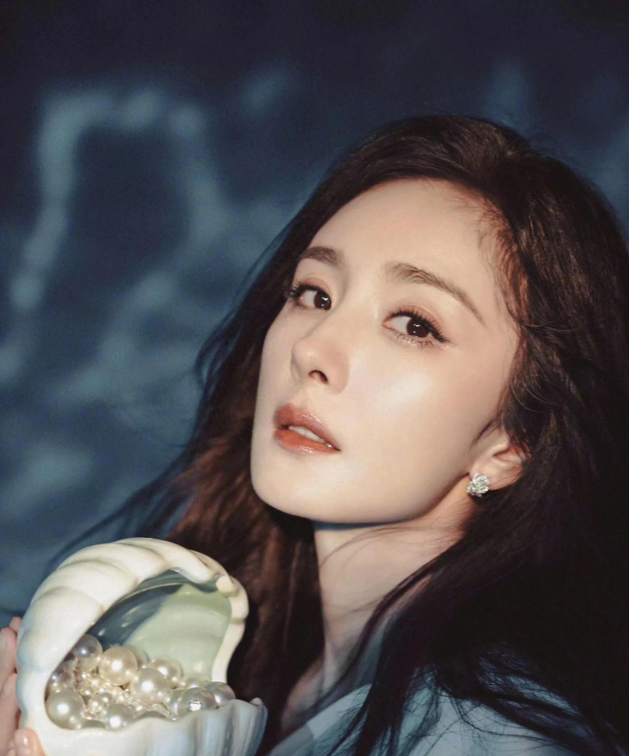 杨幂水波纹大片写真,好美好清透的人鱼公主