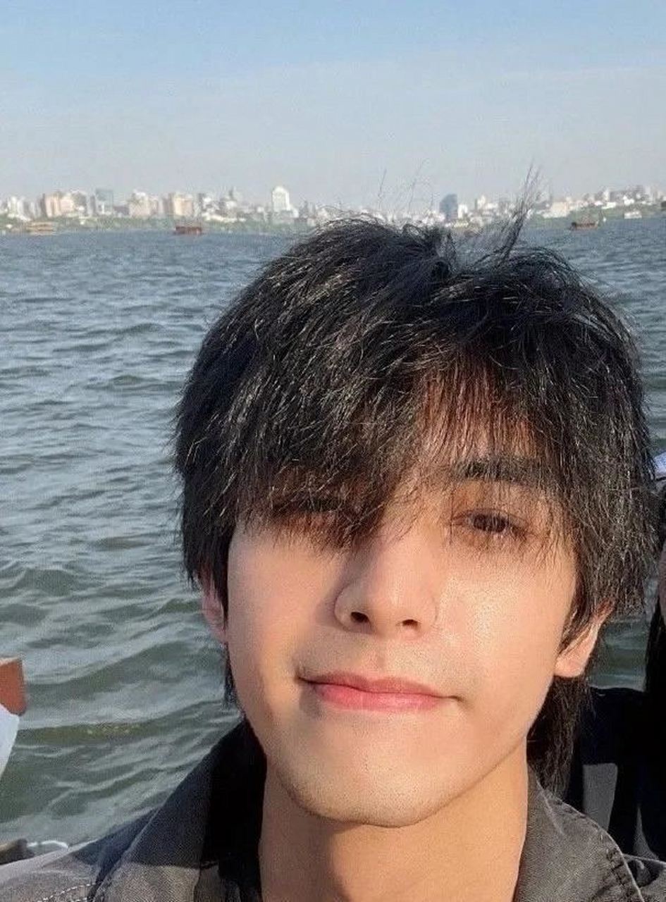 娱乐圈的男艺人素颜自拍,展现出别样的魅力