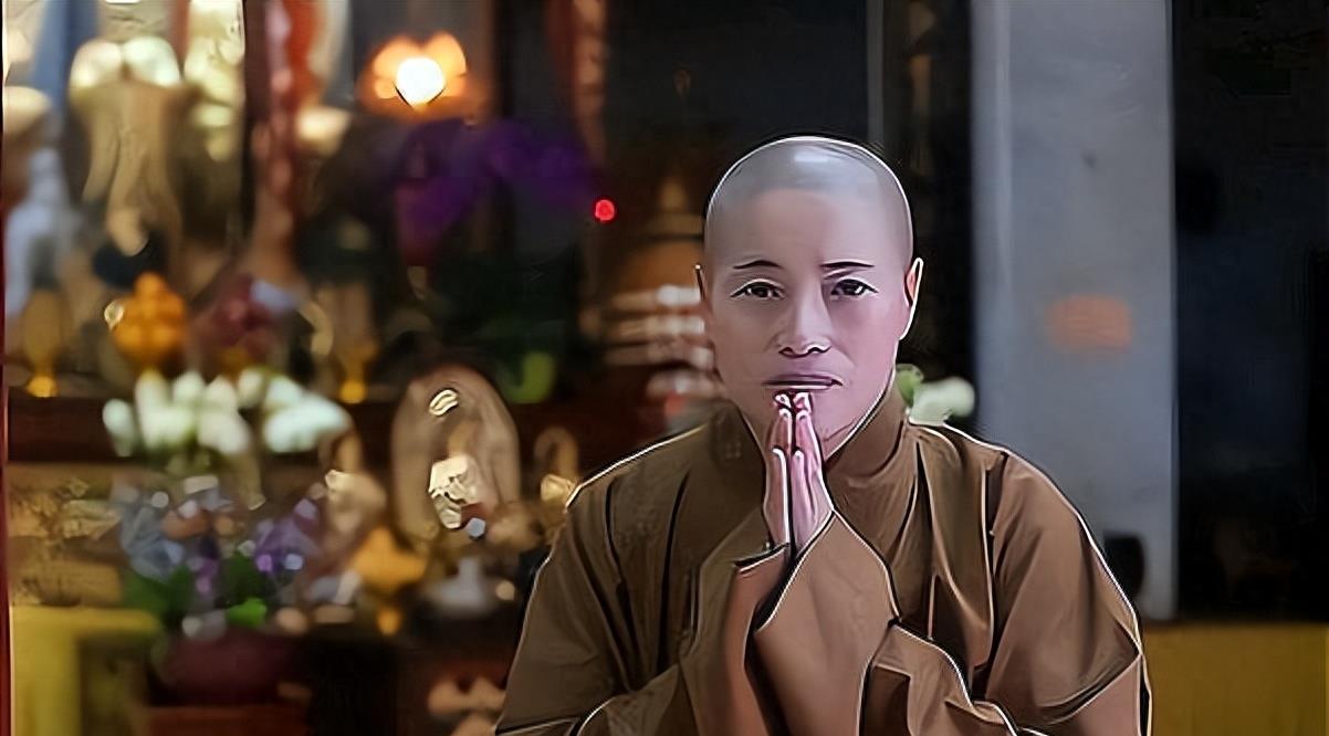 释智定:黑丝师太,白天诵经晚上夜店蹦迪,把寺庙当摇钱树